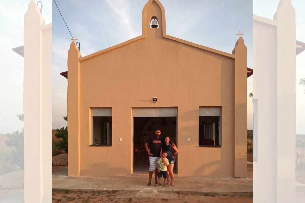 Fachada da Capela de São Francisco reconstruída no sítio Fechado, em Várzea Alegre