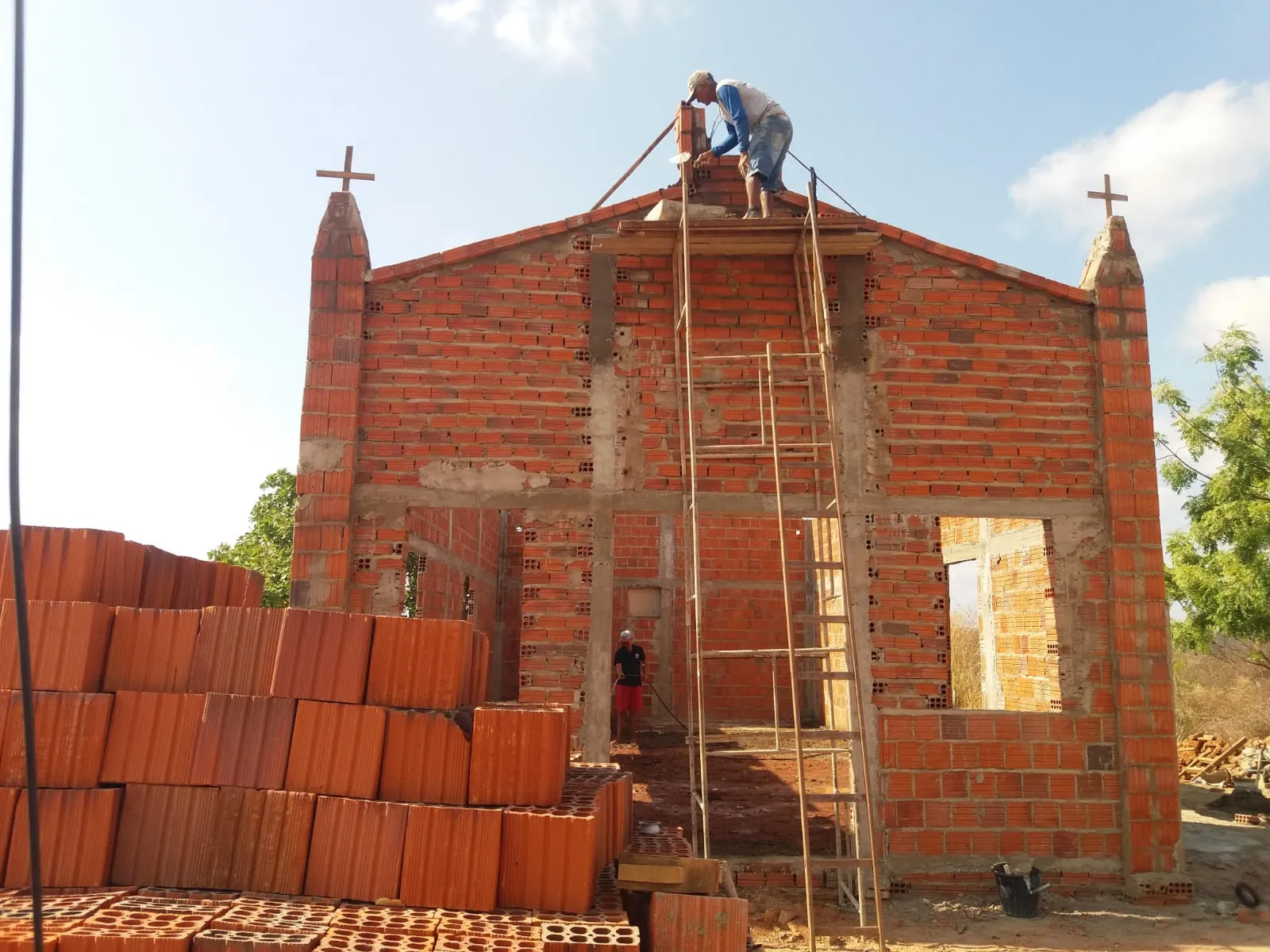 O novo templo está com mais de três metros de altura, com 13 metros de comprimento e 6,5 m de largura