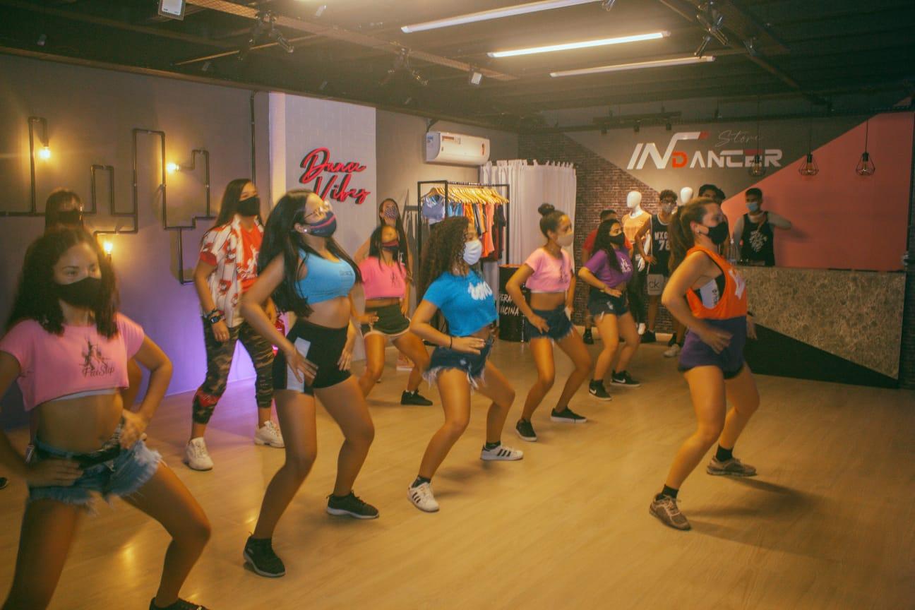 Fenômeno nas redes, 'dancinhas de TikTok' ganham espaço nas academias com  procura por aulas - Verso - Diário do Nordeste
