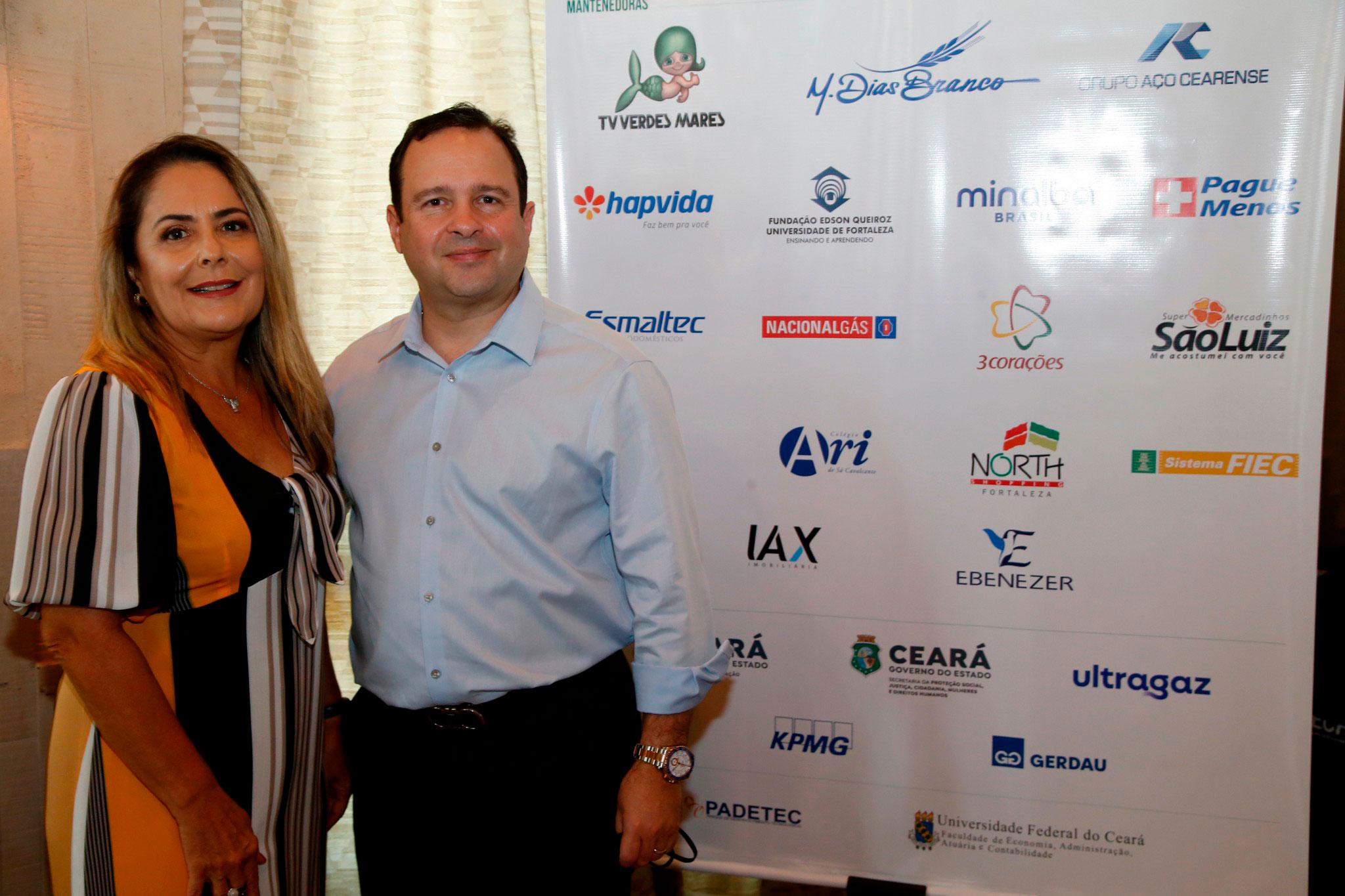 Ana Lúcia, diretora executiva da Junior Achievement, e Igor Queiroz, presidente da instituição no Ceará