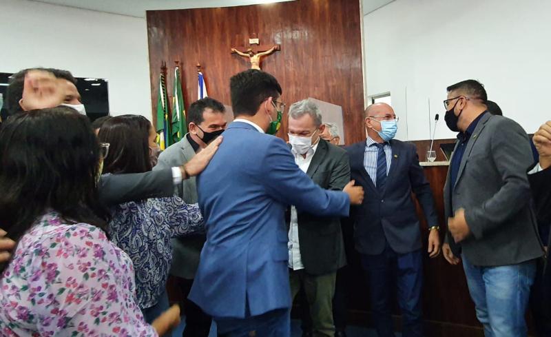 Vereadores de oposição com o prefeito Sarto