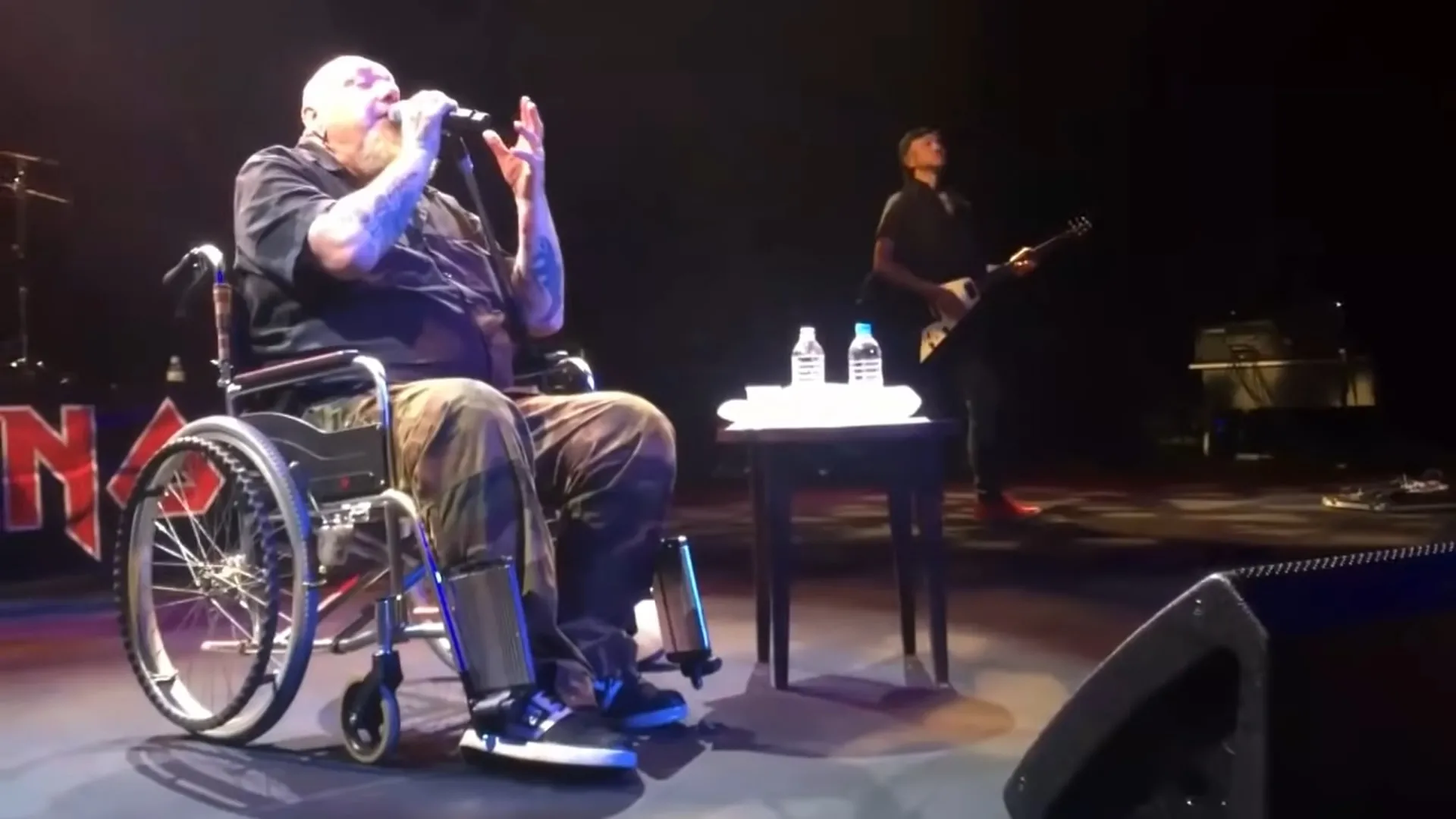 Cantor durante as últimas apresentações ao vivo