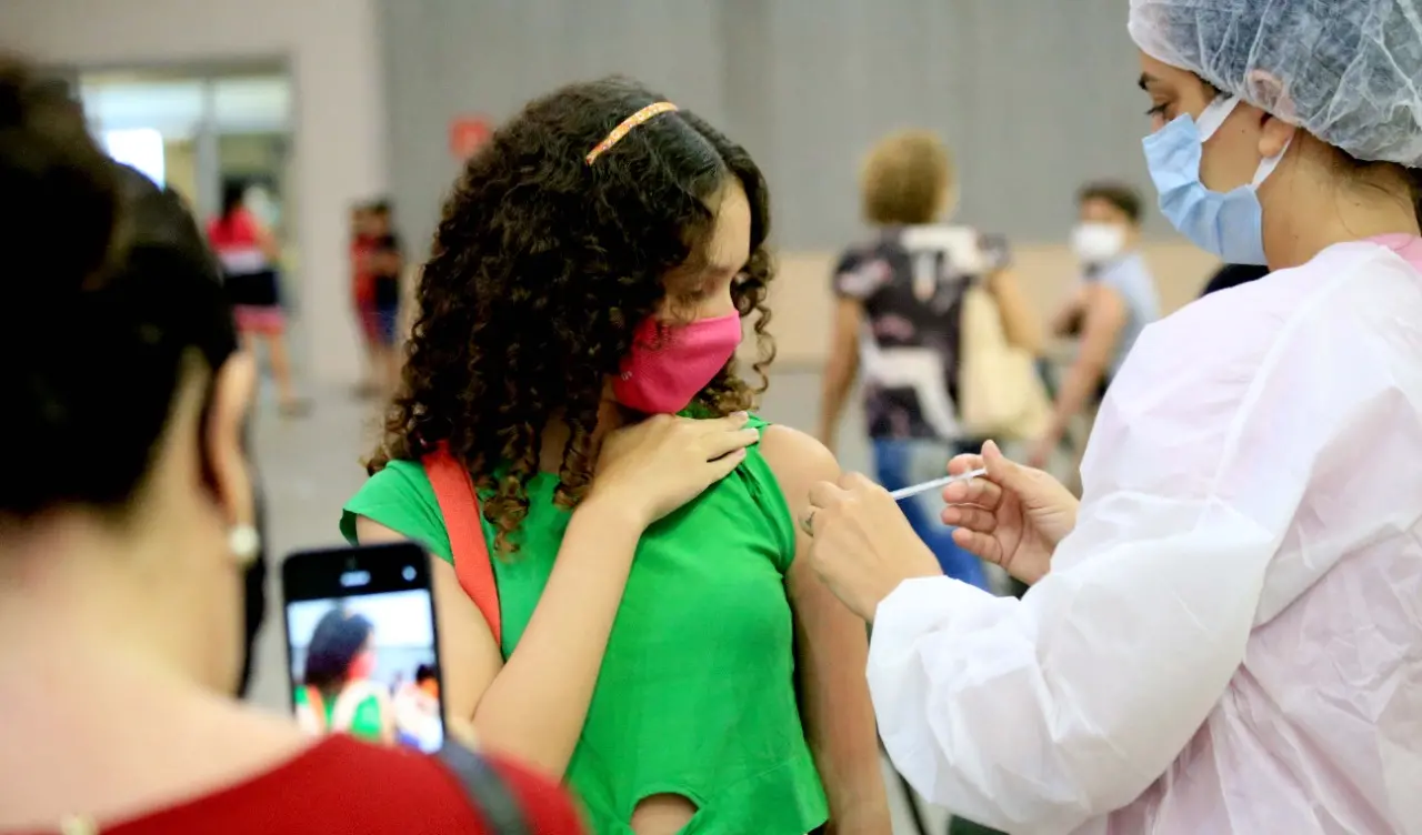 Vacinação contra Covid-19 jovens e adolescentes Fortaleza Ceará