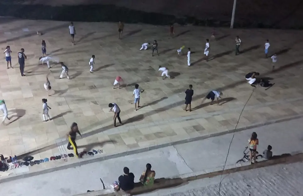 capoeira no calçadão do Vila do Mar