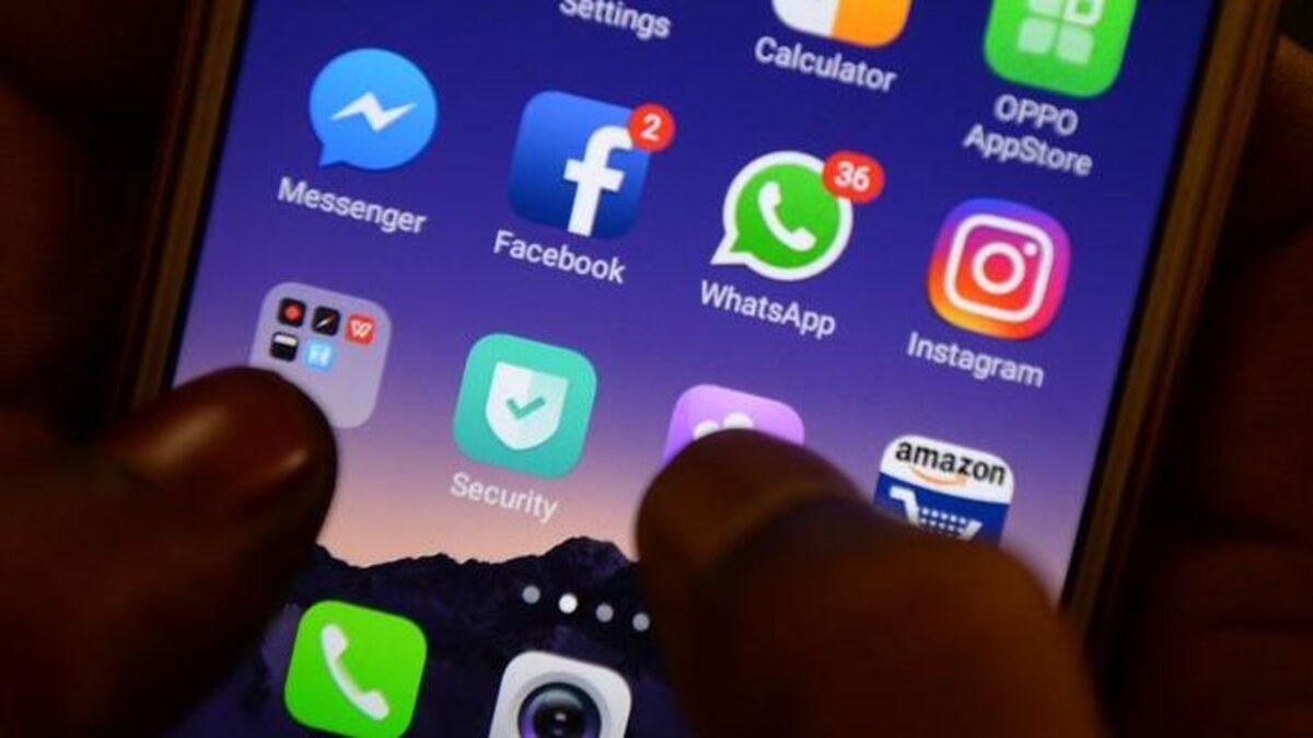 Tela de celular com aplicativos Whatsapp, Facebook e Instagram