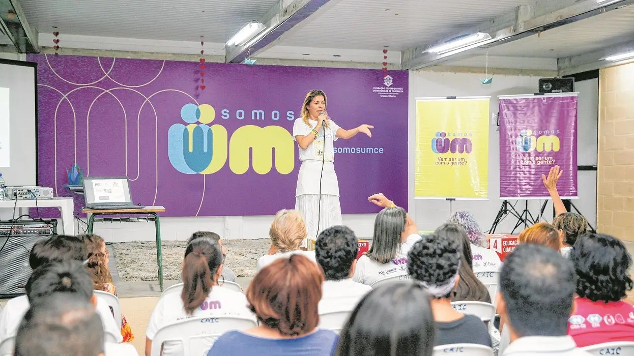 Ticiana palestrando para o negócio de impacto social a Somos Um Ce (Foto: Kid Junior)