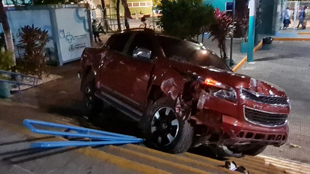 Acidente de carro no Terminal da Lagoa, em Fortaleza