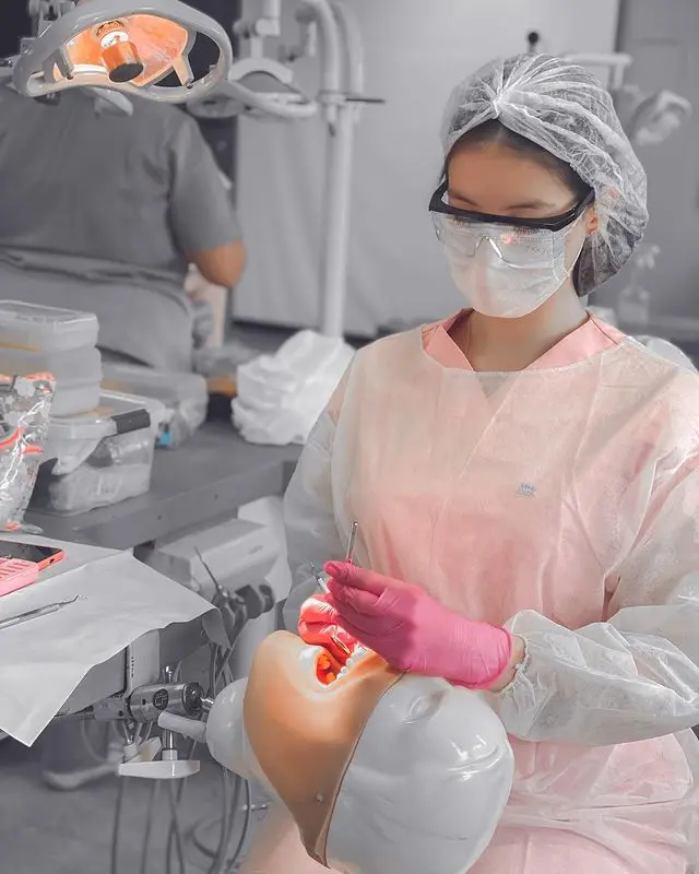 No Instagram, Luciana mostrava aulas práticas de odontologia
