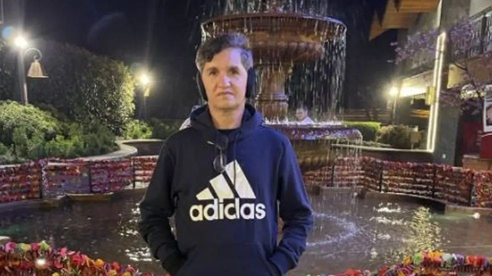 Professor foi vítima de uma emboscada arquitetada por pelo menos quatro pessoas, sendo dois adultos e dois adolescentes.