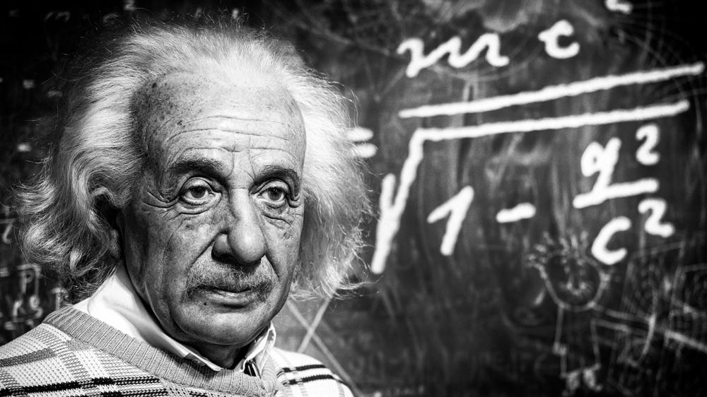 Einstein ganhou o Prêmio Nobel de Física por suas descobertas sobre a lei dos efeitos fotoelétricos.