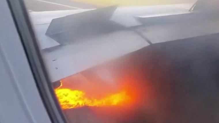 Motor de avião pega fogo e causa pânico a passageiros