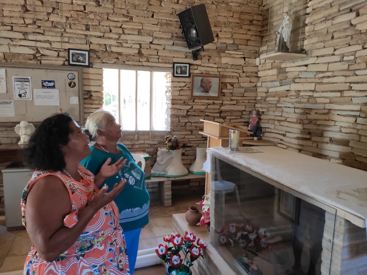 Maria Aparecida dos Santos e sua tia Francisca Benedita de Jesus foram ao Santuário de Benigna pagar promessa