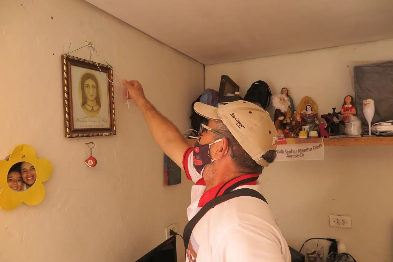 O mecânico Tarcisio Linard atribui a Benigna um milagre que impediu sua mão de ser amputada