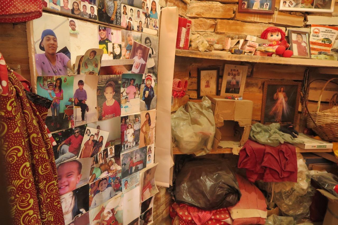 Santuário de Benigna recebe fotos, roupas e objetos em cumprimento de promessas