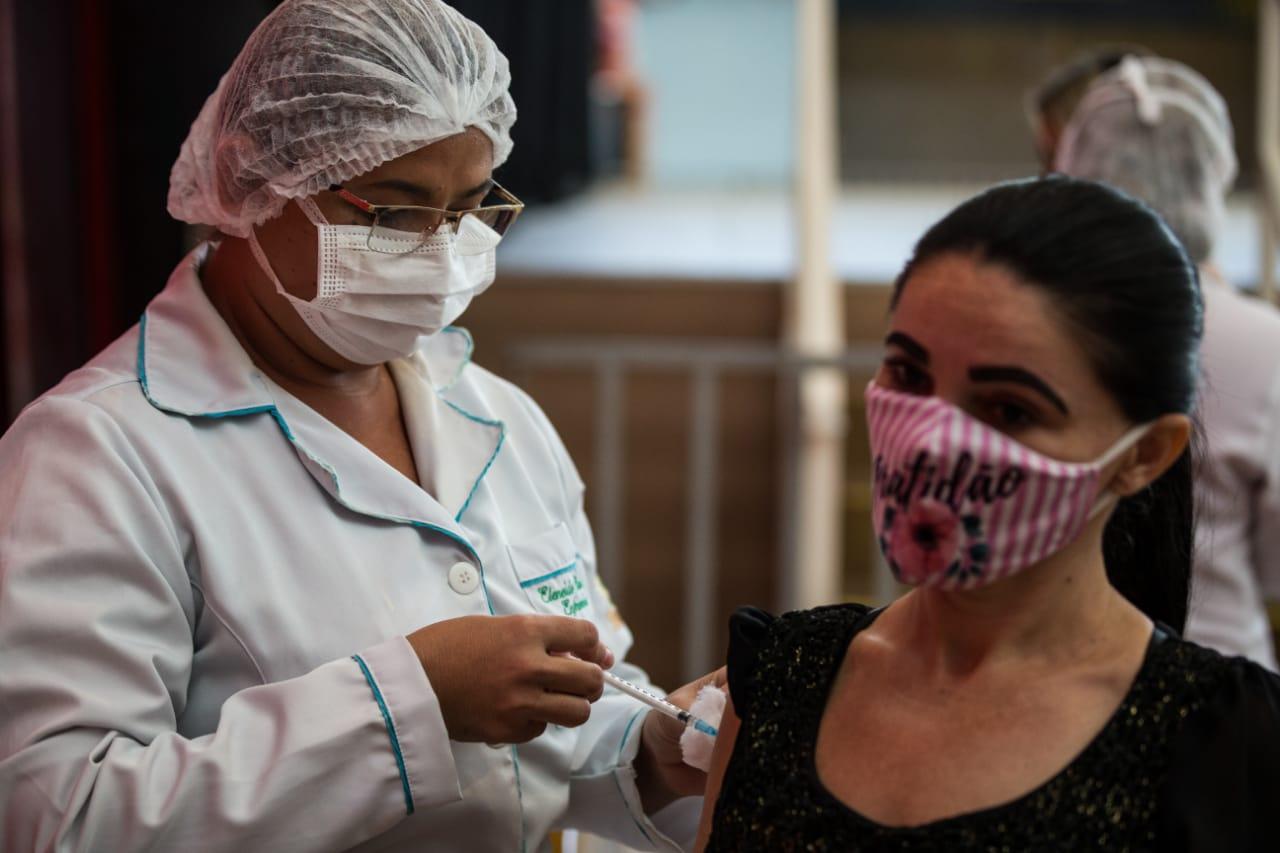 Na quinta-feira (7), a vacinação em Fortaleza será para D3 de profissionais da saúde e idosos e D2 de CoronaVac.