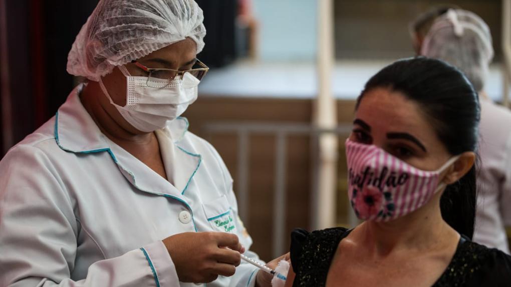 Na quinta-feira (7), a vacinação em Fortaleza será para D3 de profissionais da saúde e idosos e D2 de CoronaVac.