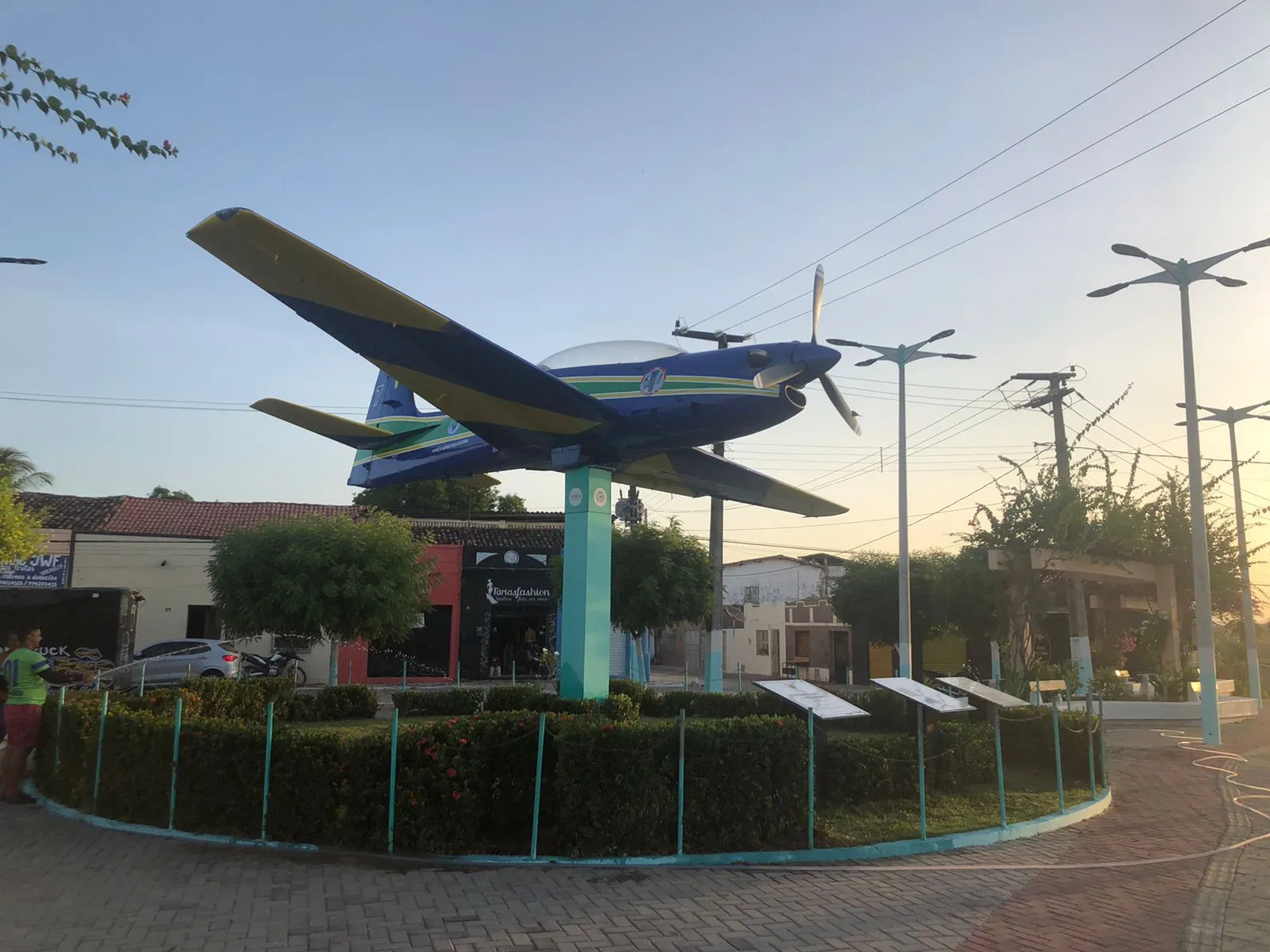 O museu ficará vizinho à Praça do Aviador, que já homenageia o piloto, inaugurada há dois anos, onde está erguida uma réplica da aeronave que ele conduzia