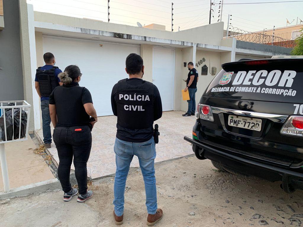 Imagem de policias durante diligência da “Operação Clavus”, deflagrada nesta quarta (6)