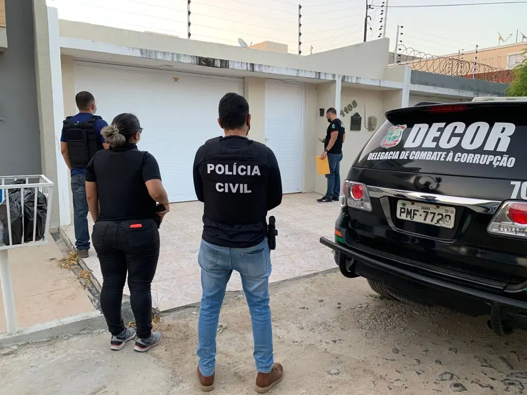 Imagem de policias durante diligência da “Operação Clavus”, deflagrada nesta quarta (6)