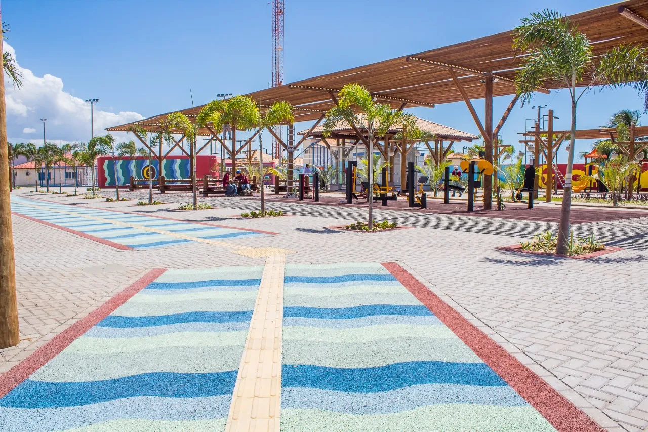 A via terá nova pavimentação com desenhos que remetem às ondas do mar
