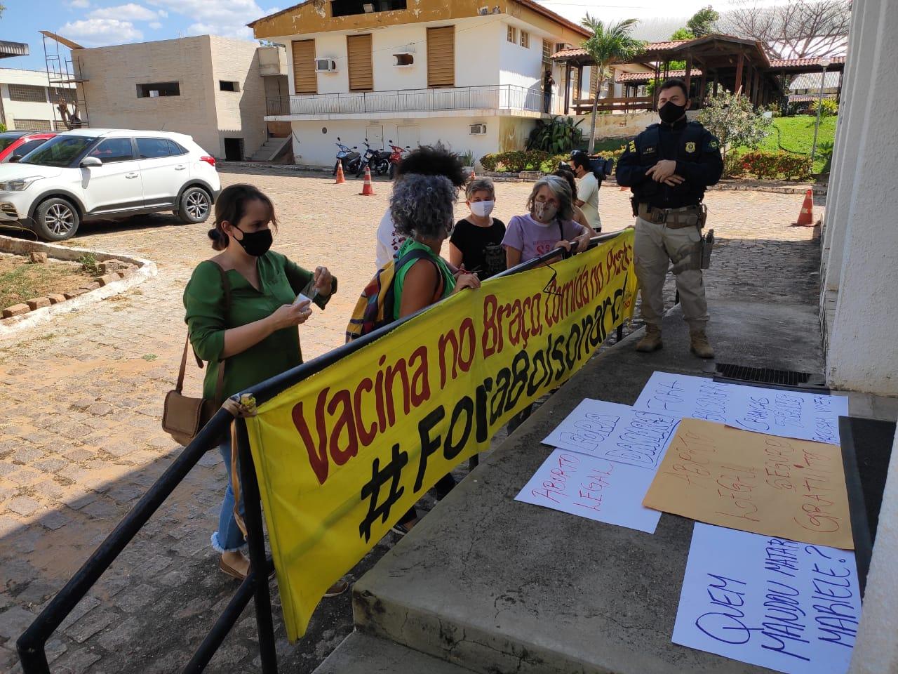 Mulheres protestaram no Crato