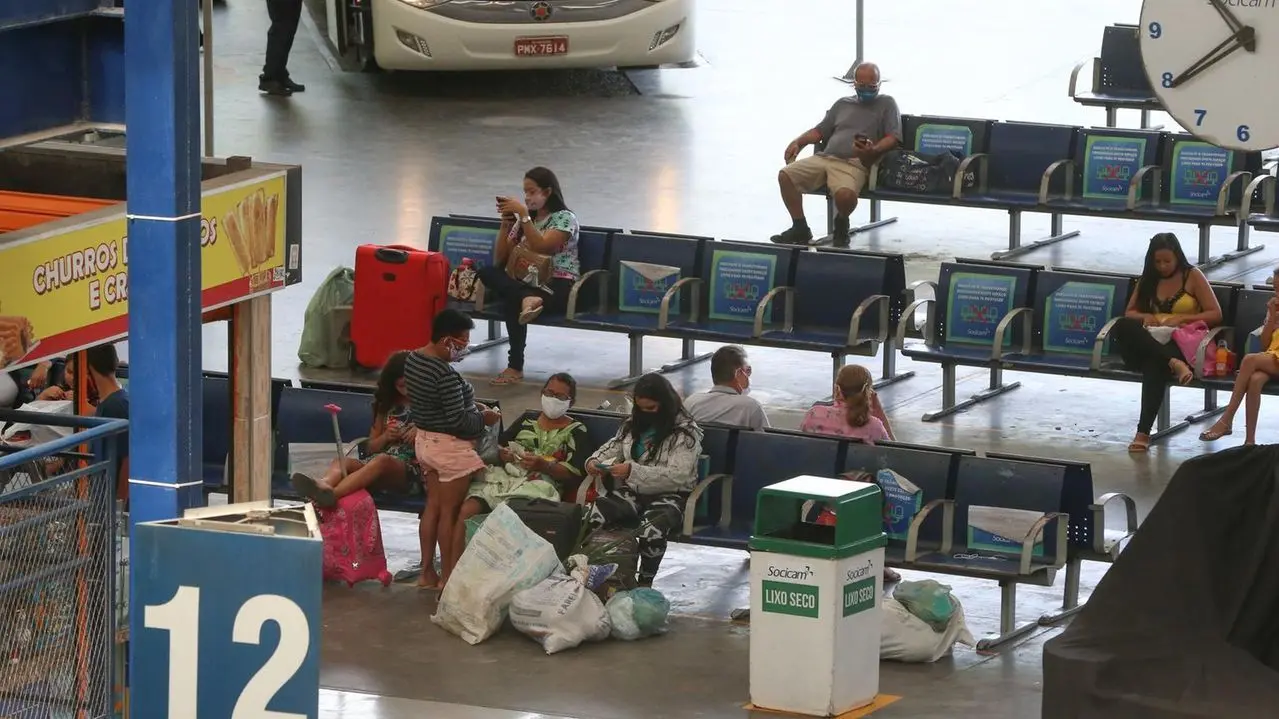 Passageiros no terminal