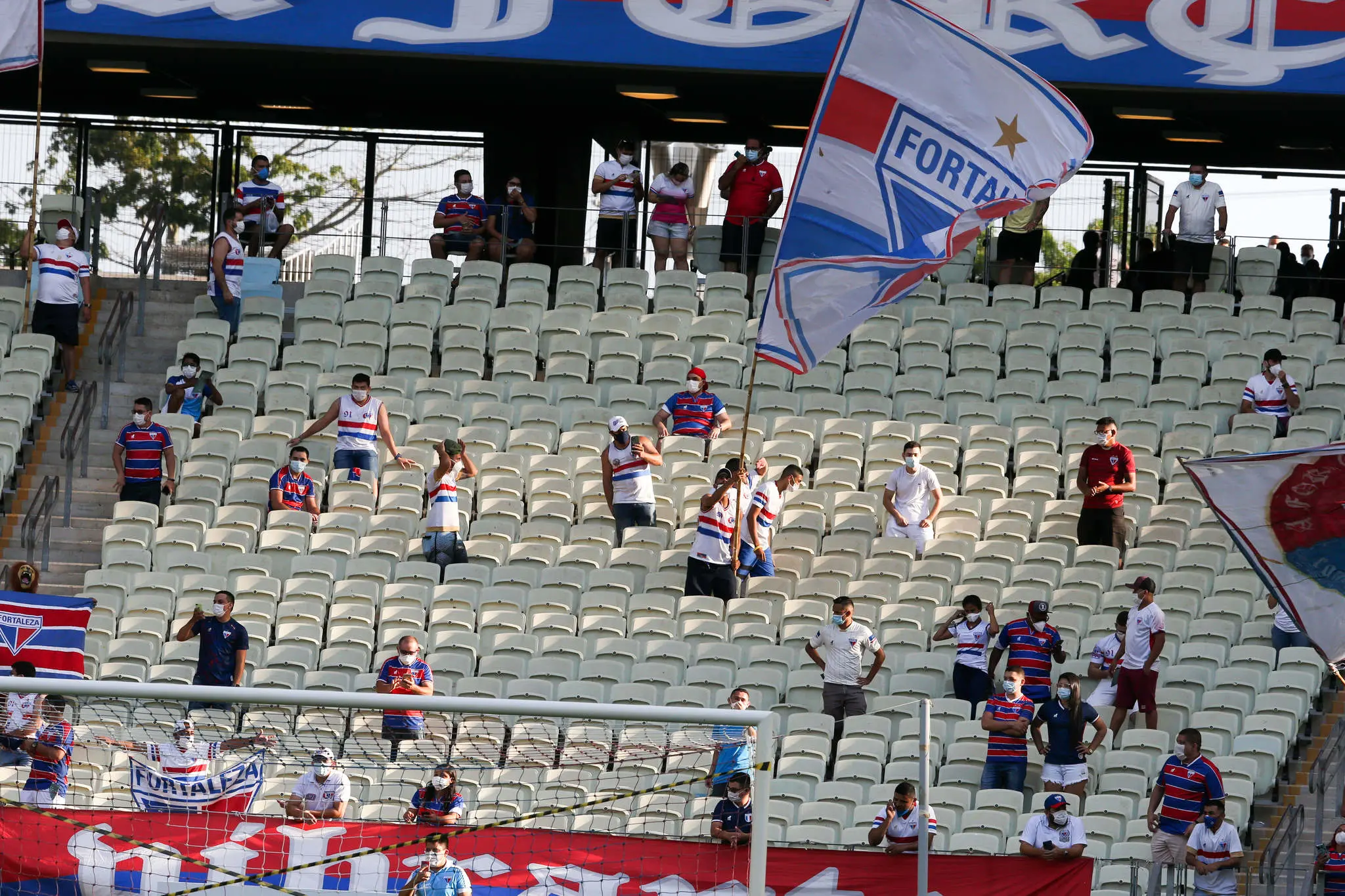Torcida do Fortaleza na volta do público
