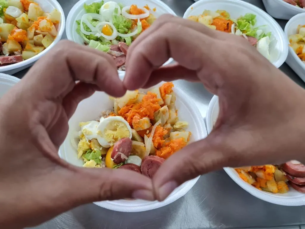 Produção das refeições é supervisionada pelo curso de Gastronomia da UFC