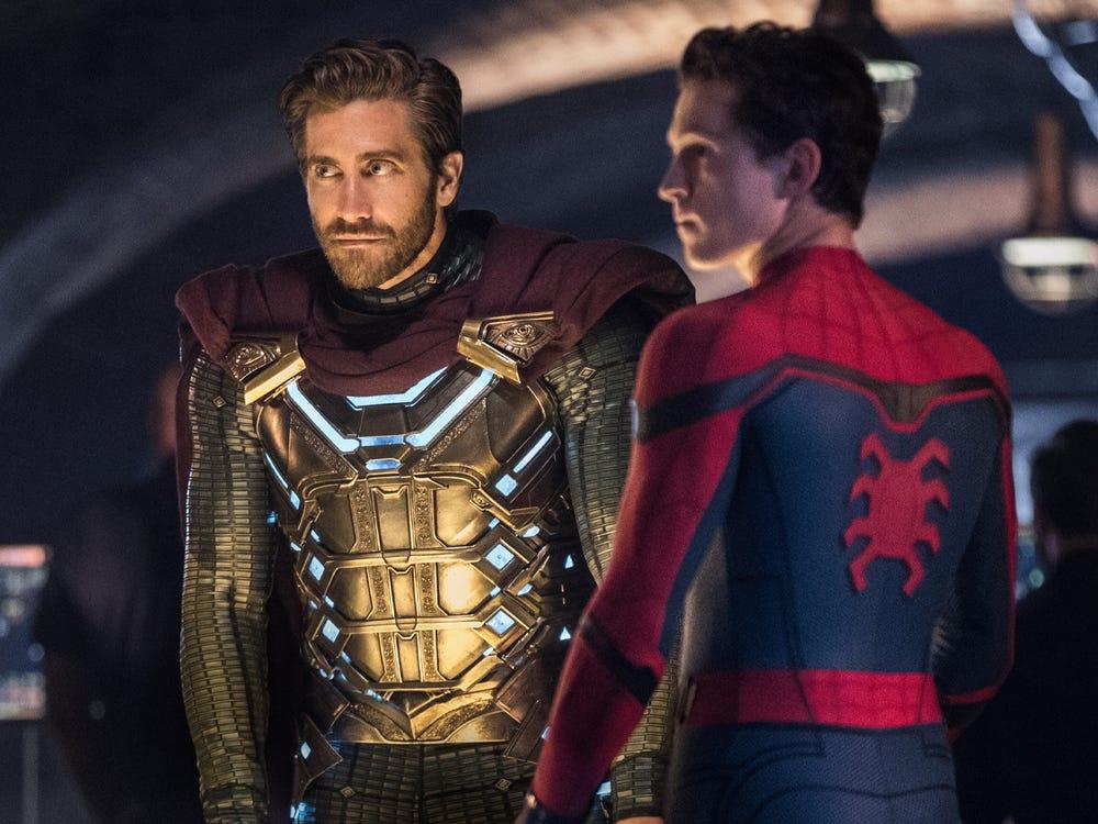 Jake Gyllenhaal (Mysterio) e Tom Holland (Homem-Aranha) em Homem-Aranha: Longe de Casa (2019).