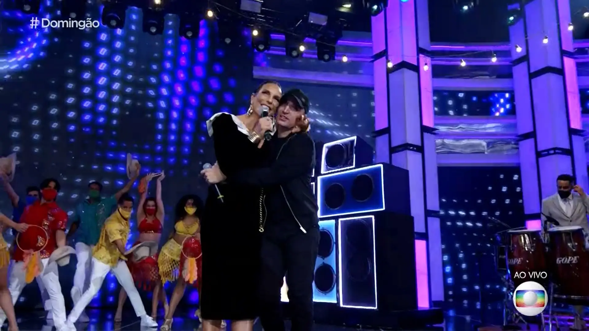 Ivete Sangalo e João Gomes abraçados em feat