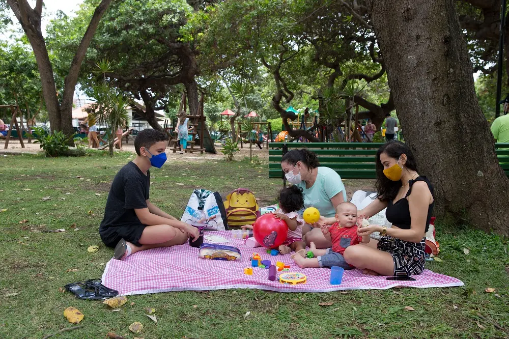 Para além do piquenique, outros espaços chamam a atenção de crianças e familiares, que ocupam o lugar com assiduidade