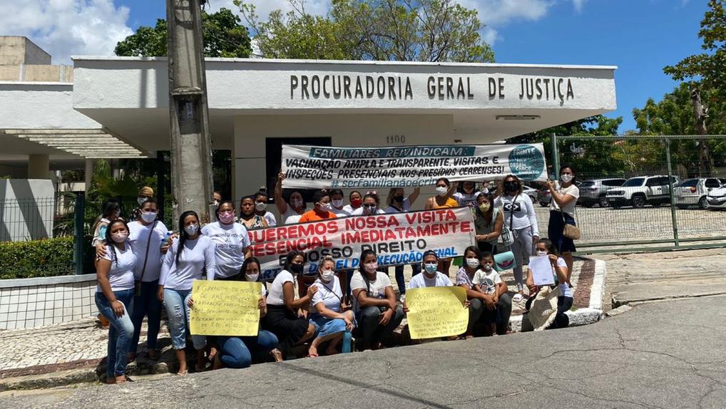 Familiares de presos do Ceará em protesto em frente à Procuradoria Geral de Justiça