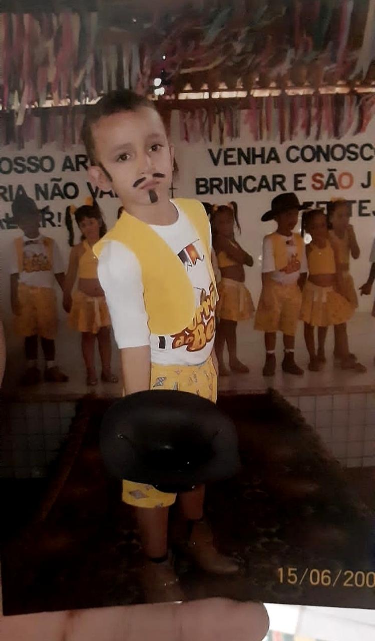 João Gomes participando de quadrilha junina escolar