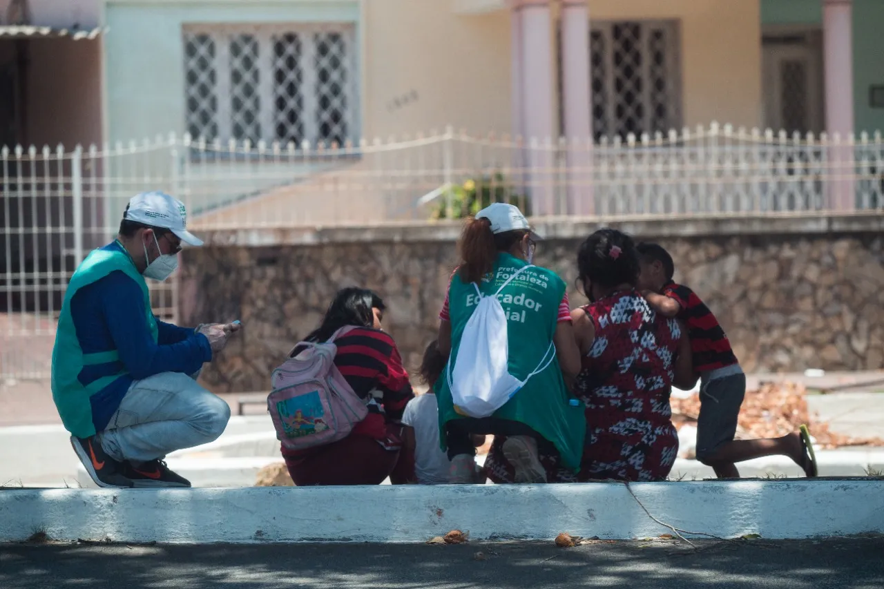 Equipes de educadores sociais foram vistos em realização de trabalho com crianças