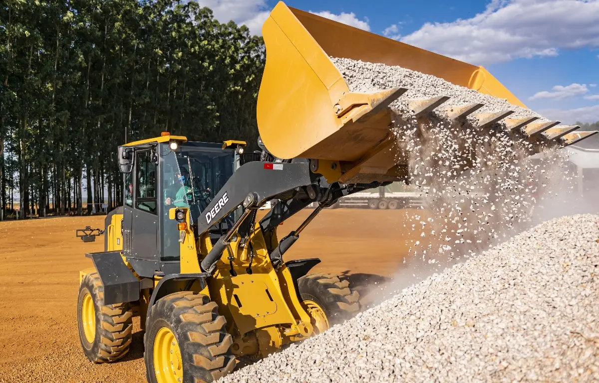 Modelo de pá-carregadeira. Lote previa 81 unidades para o Ceará