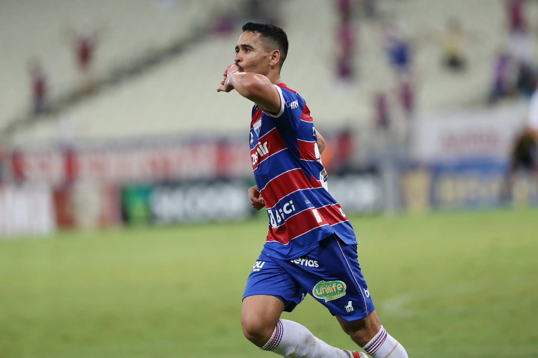 Yago Pikachu comemora gol do Fortaleza