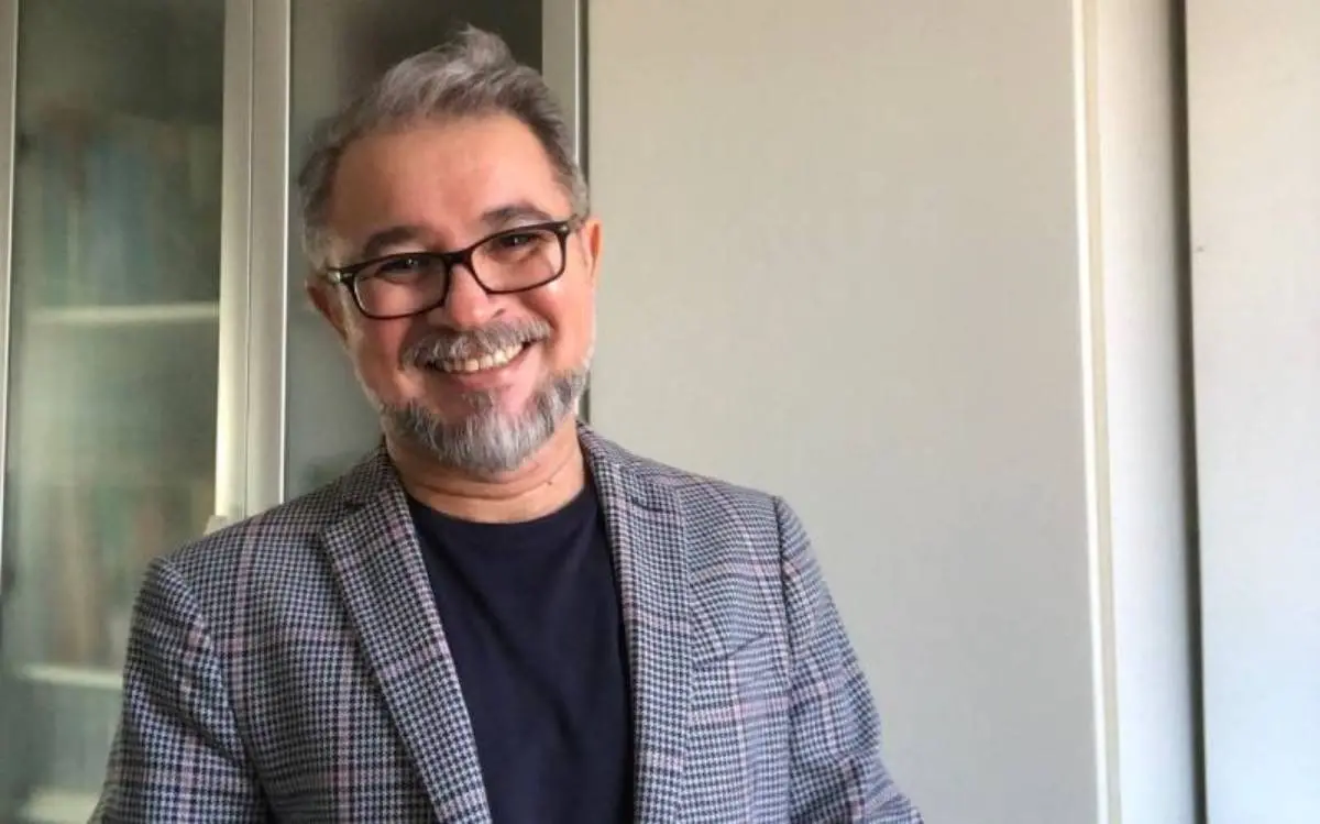 Professor Charleston Teixeira