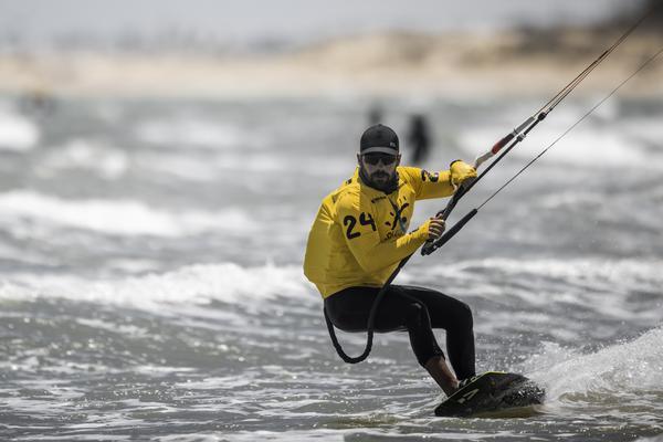 Reno Romeu navegando no mar
