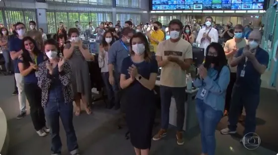 Equipe do SP1 aplaude Tralli em sua última apresentação à frente do programa