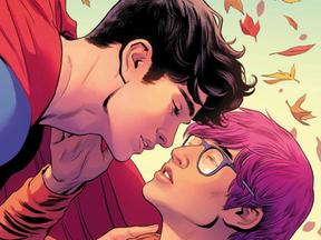 Superman quase beijando personagem em quadrinho