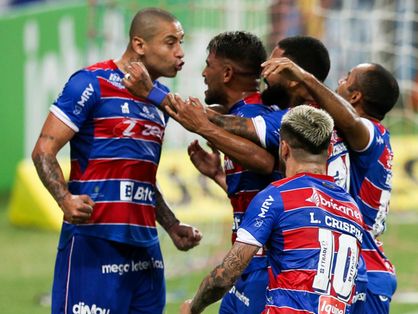 Jogadores do Fortaleza comemoram gol marcado contra o São Paulo
