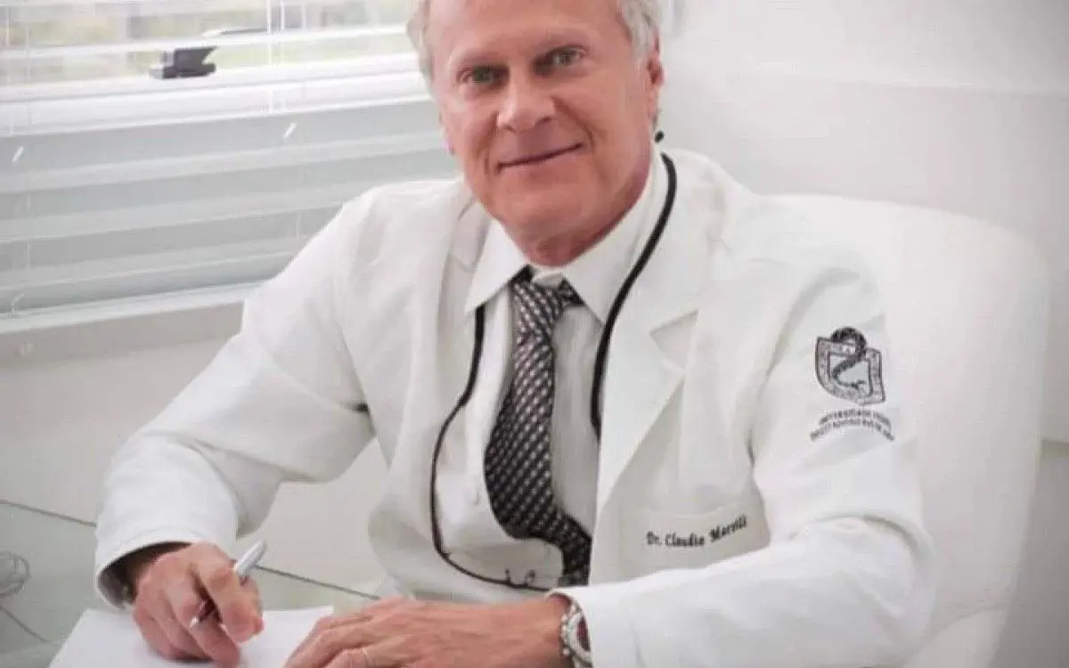 Foto do médico de jaleco