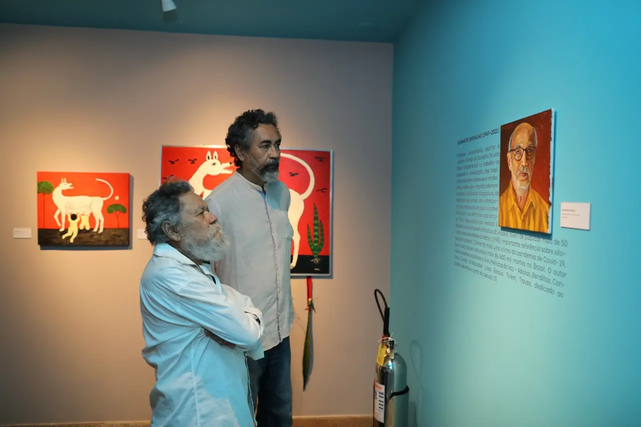 Artistas Fernando França e Zé Tarcísio no espaço dedicado à memória de Gilmar de Carvalho