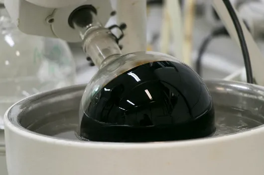 Líquido da casca de castanha de caju (LCC), resíduo industrial utilizado no experimento da pesquisa