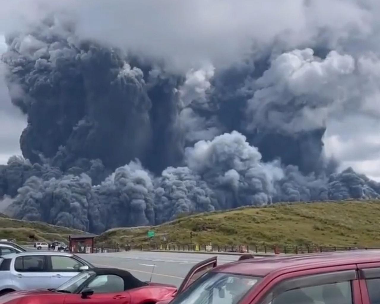 Pessoas que passam próximas ao Monte registraram imagens nas redes sociais