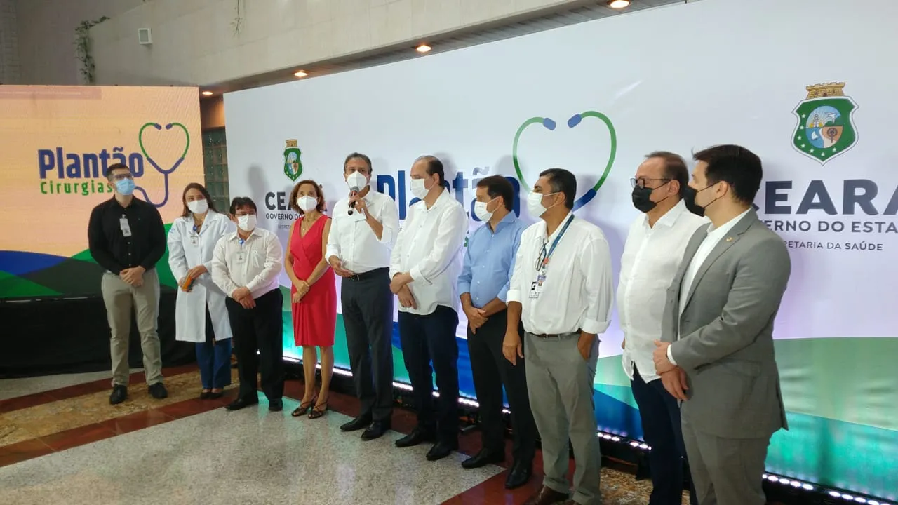 Na manhã desta quarta, o governador Camilo Santana, secretário Marcos Gadelha, gestores do Hospital Estadual Leonardo Da Vinci, do Instituto de Saúde e Gestão Hospitalar e deputados estaduais participaram do lançamento do programa