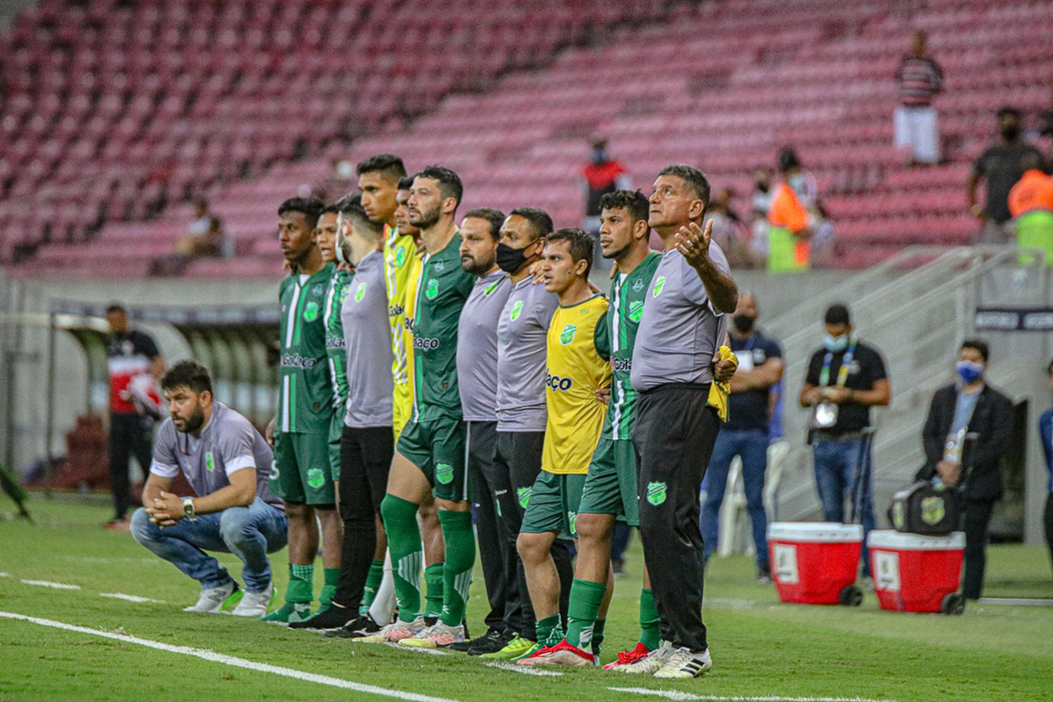 CENAS LAMENTÁVEIS: Torcida do Fluminense invade gramado na Copa Roblox de  Futebol para agredir os jogadores após sofrer uma goleada histórica do  Santa Cruz. : r/futebol