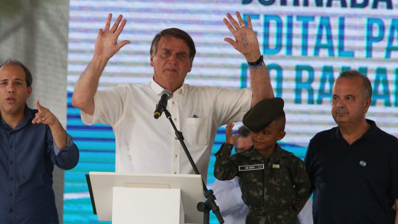 Bolsonaro fez gestos em referência à deficiência do ex-presidente Lula