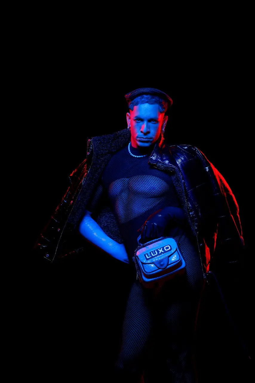 O ator Rayner Cadete como Visky.