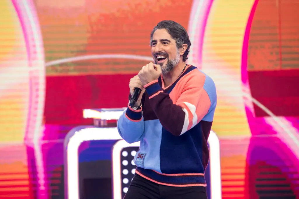 Marcos Mion apresentando o 'Caldeirão', da TV Globo